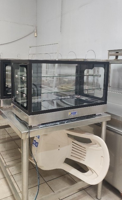 Vitrina calefactor de empanadas 80 plano m/negro